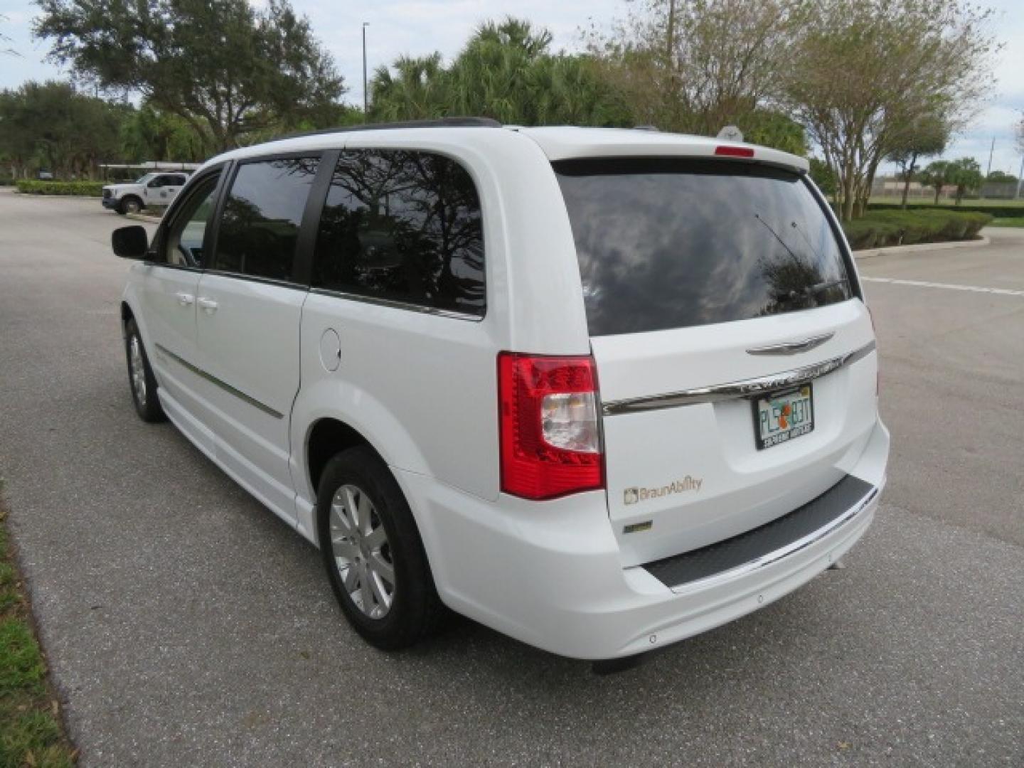 2014 White /Black Chrysler Town & Country (2C4RC1BG4ER) , located at 4301 Oak Circle #19, Boca Raton, FL, 33431, (954) 561-2499, 26.388861, -80.084038 - Photo#28